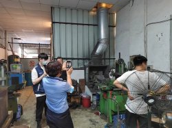 東莞南城一工廠廢氣未經(jīng)處理直接排放，立即查處！